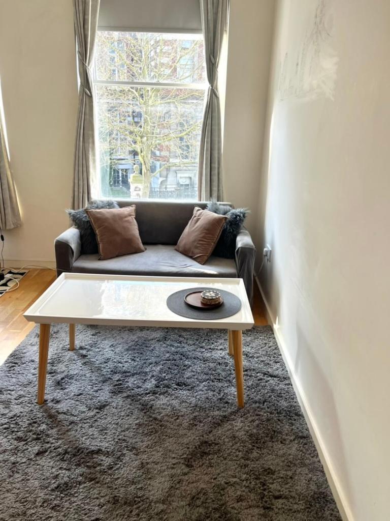 Flat In Centre Of * Londra