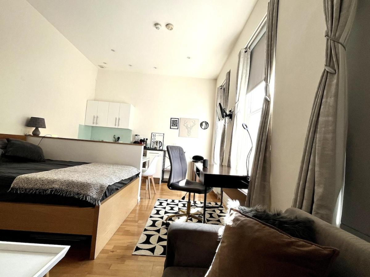 Flat In Centre Of Londra